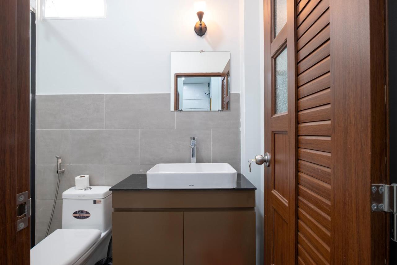 Tesla Hostel Ho Chi Minh City Bagian luar foto